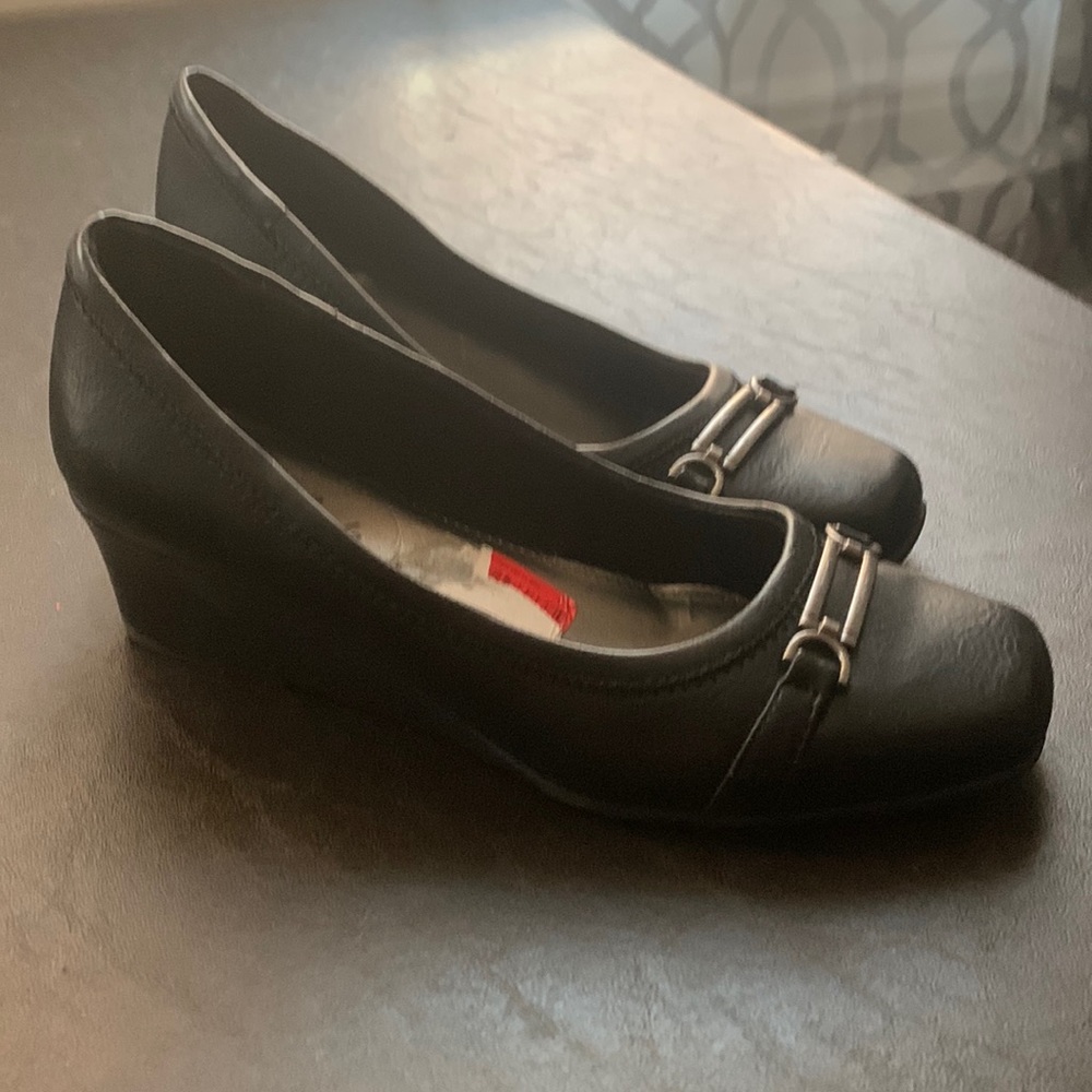 Cute low black heels